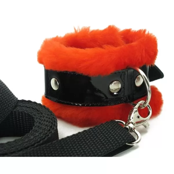 НАБОР НА КРОВАТЬ С КРАСНЫМ МЕХОМ BDSM LIGHT. Вид 3.