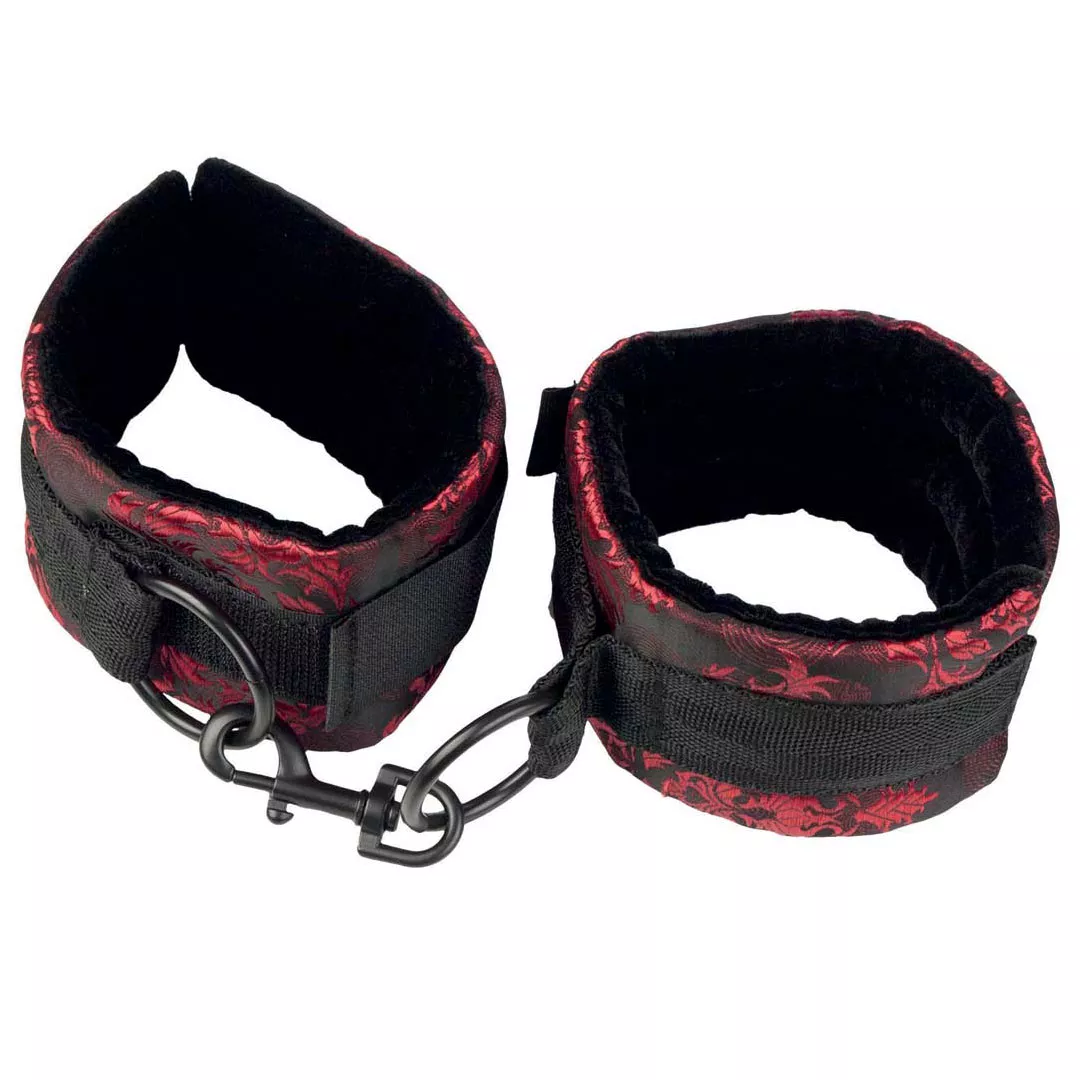 АТЛАСНЫЕ НАРУЧНИКИ SCANDAL UNIVERSAL CUFFS С ЦЕПЬЮ. Вид 1.
