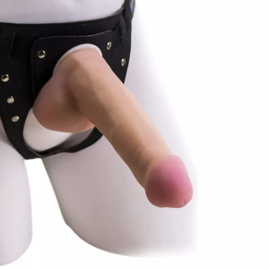 СТРАПОН HARNESS ИЗ ДВУХ ПРЕДМЕТОВ ТРУСИКИ И НАСАДКА-ФАЛЛОС 17 СМ. Вид 1.