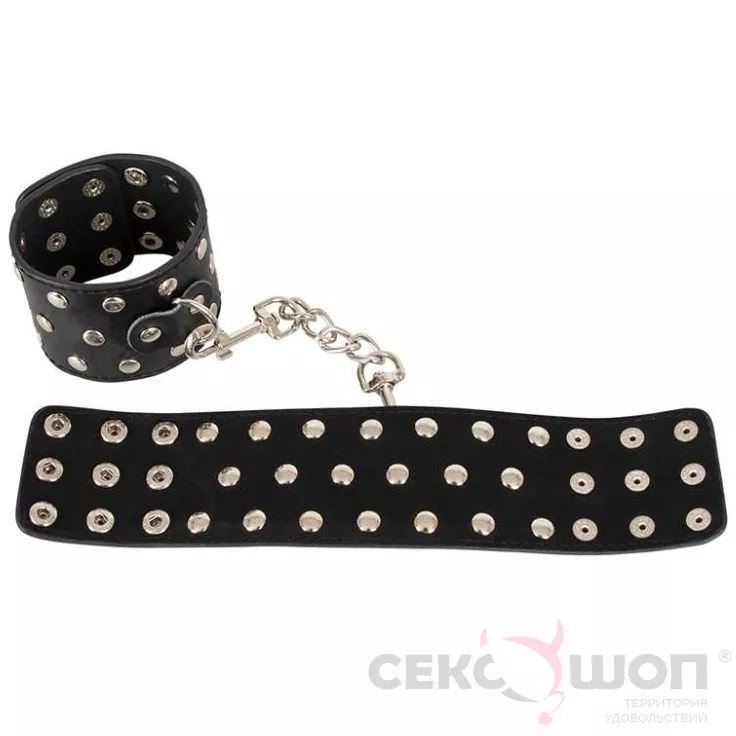 НАРУЧНИКИ ИЗ КОЖЗАМА BAD KITTY SHACKLE. Вид 3.