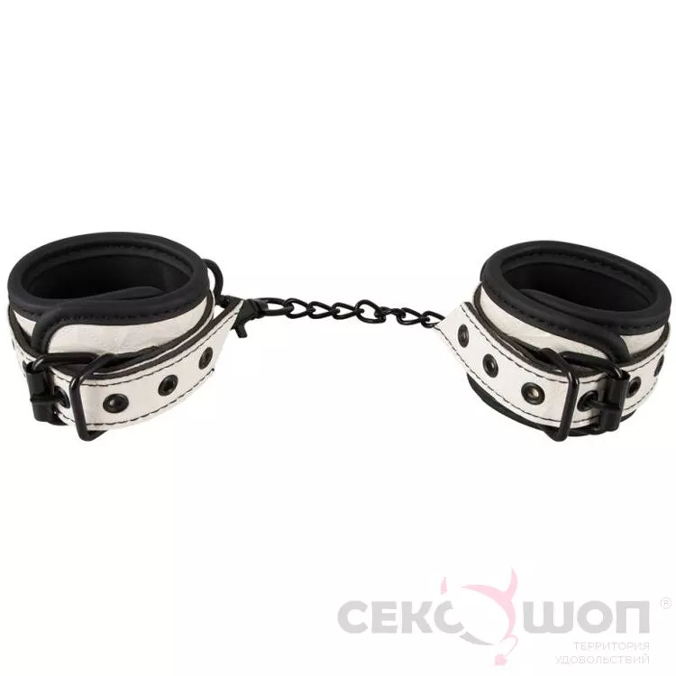 НАРУЧНИКИ ИЗ КОЖЗАМА НА ЦЕПОЧКЕ BAD KITTY. Вид 2.