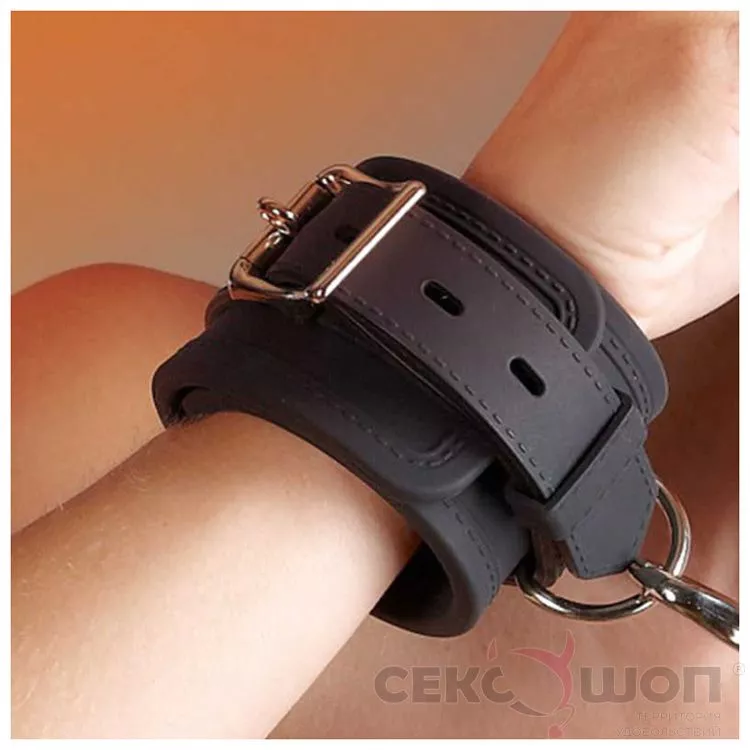 СИЛИКОНОВЫЕ НАРУЧНИКИ SHACKLES SILICONE. Вид 2.