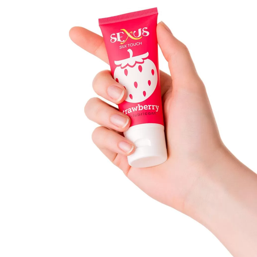 УВЛАЖНЯЮЩАЯ ГЕЛЬ-СМАЗКА С АРОМАТОМ КЛУБНИКИ SILK TOUCH STRAWBERRY (50 МЛ). Вид 3.